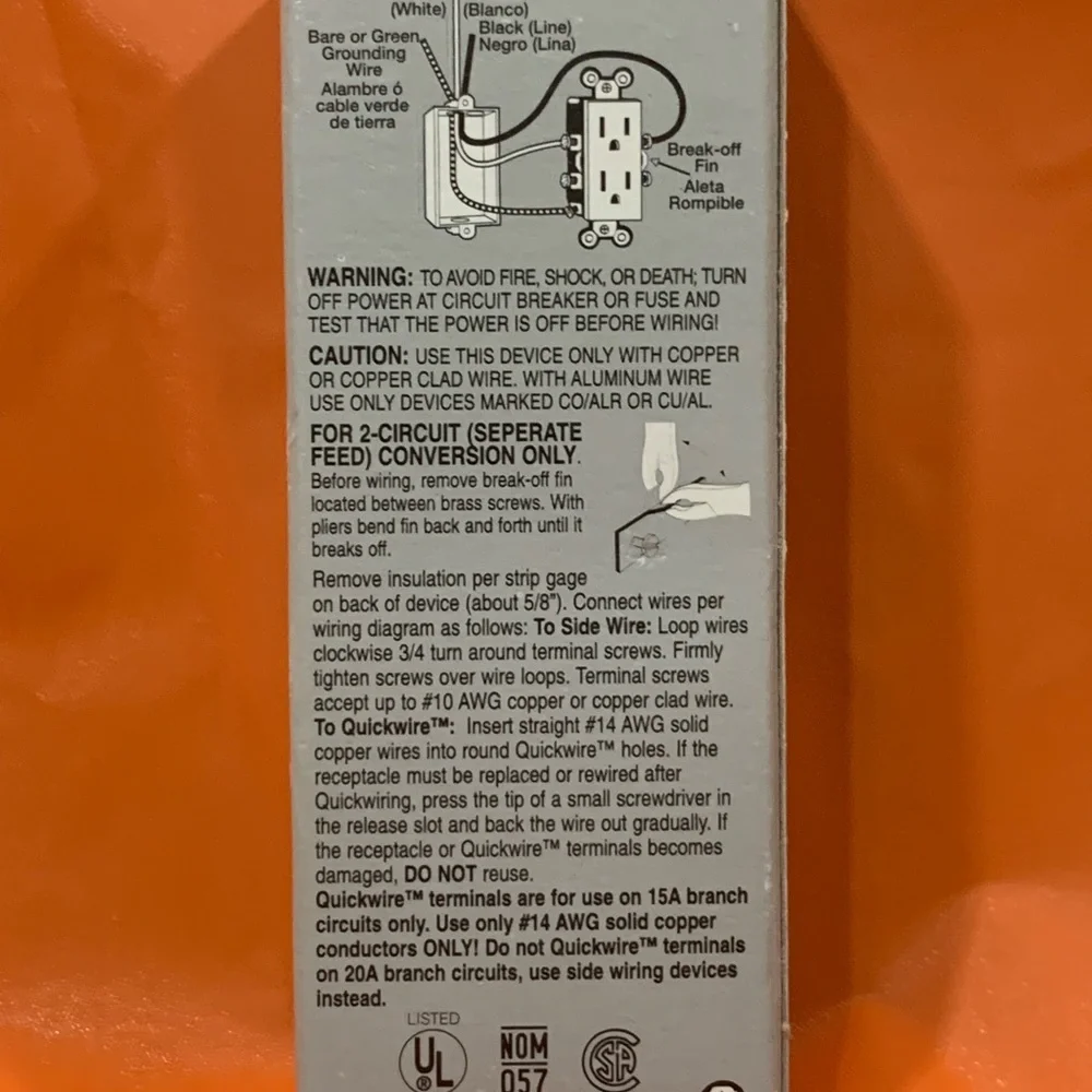 Decora White Grounding Outlet